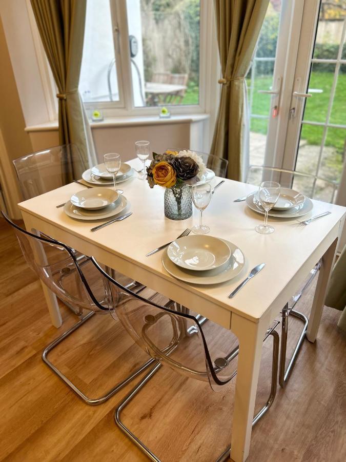 Lovely Garden Apartment In Wimbledon Town Centre With Private Parking By Wimbledon Holiday Lets London Exterior photo