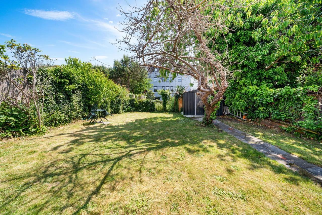 Lovely Garden Apartment In Wimbledon Town Centre With Private Parking By Wimbledon Holiday Lets London Exterior photo