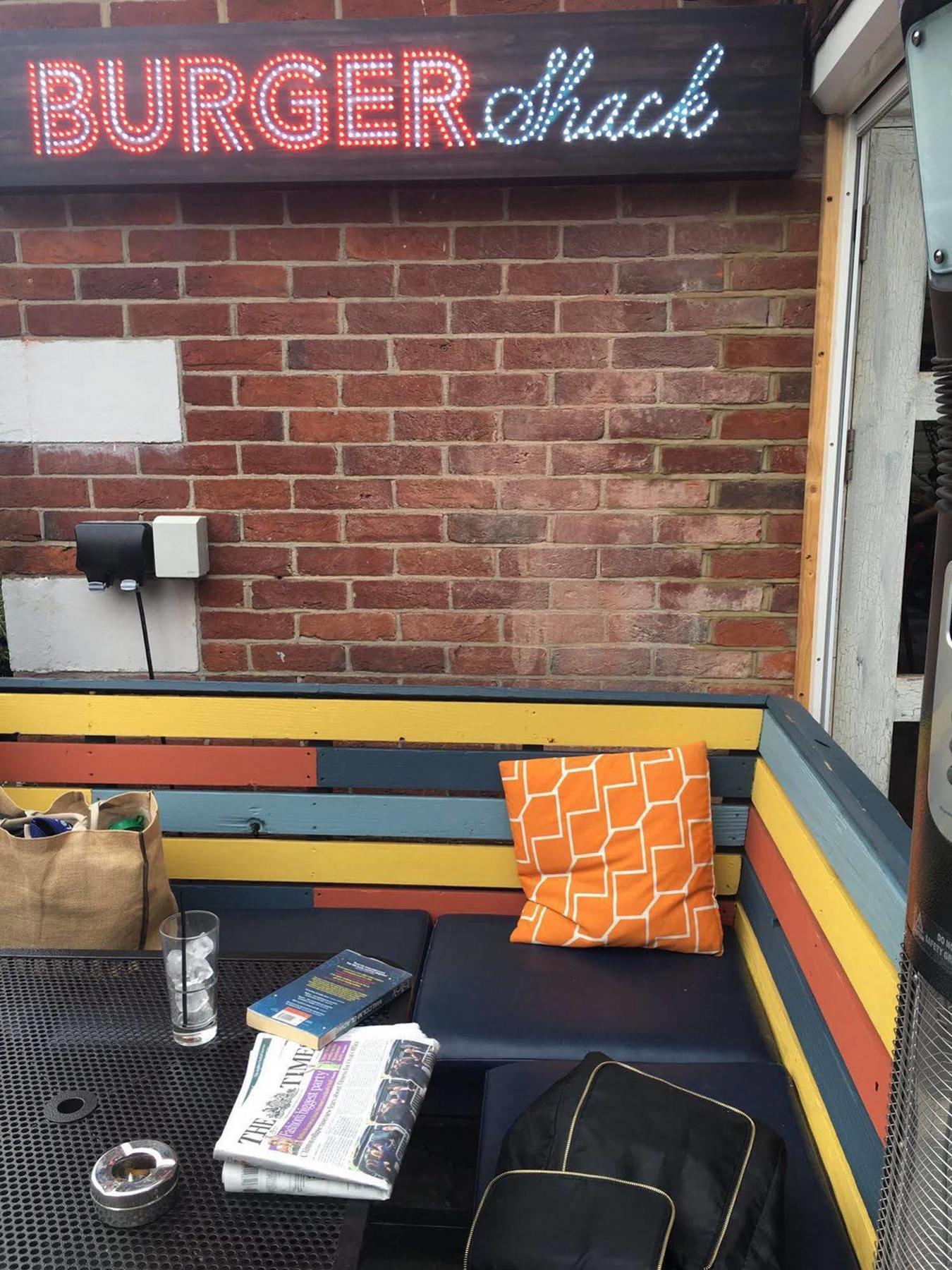 Lovely Garden Apartment In Wimbledon Town Centre With Private Parking By Wimbledon Holiday Lets London Exterior photo